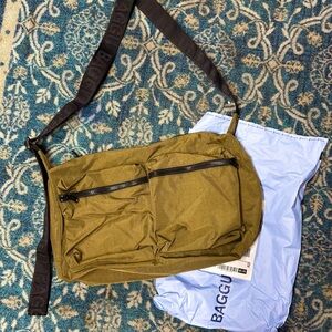 BNWT Baggu Large Cargo Crossbody in Seaweed